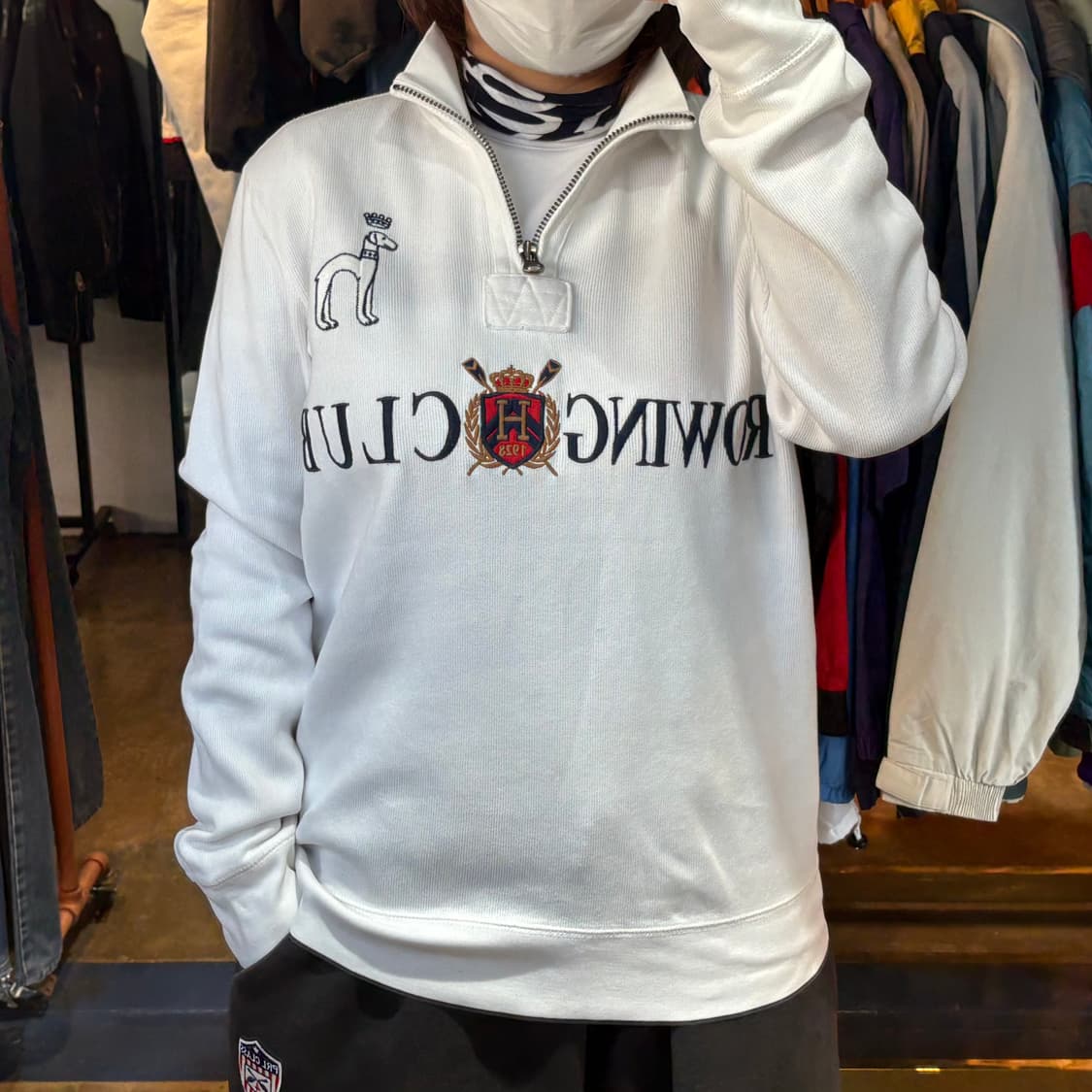 헤지스 ROWING 화이트 반집업 상품이미지1