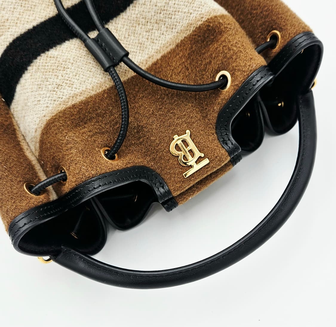 버버리 TB 로고 미니 캔버스 버킷백 상품이미지8