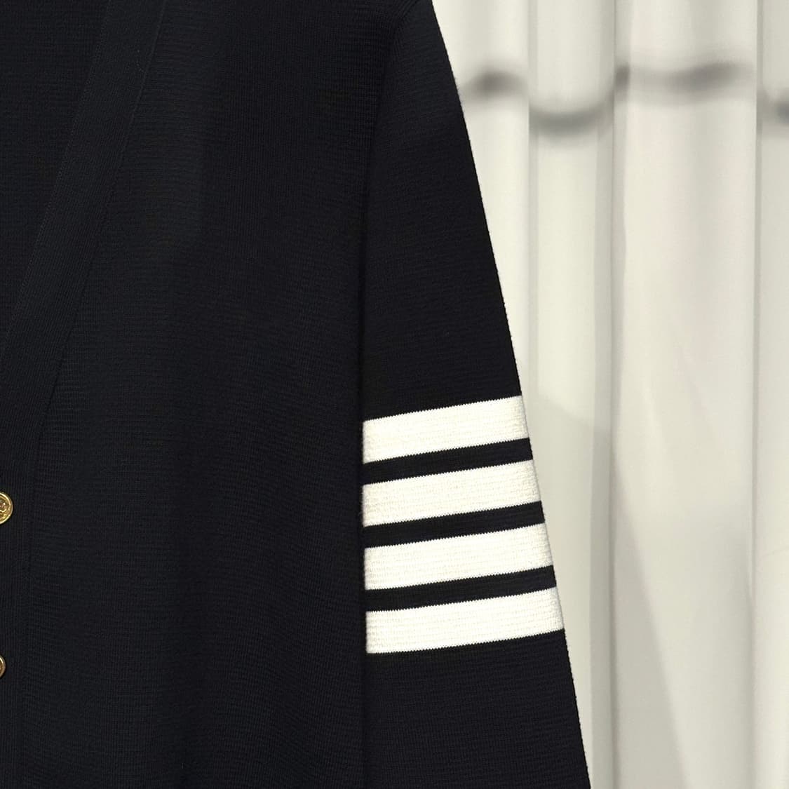 [새상품급/3] 25FW 톰브라운 밀라노 스티치 사선완장 가디건 골드  상품이미지4