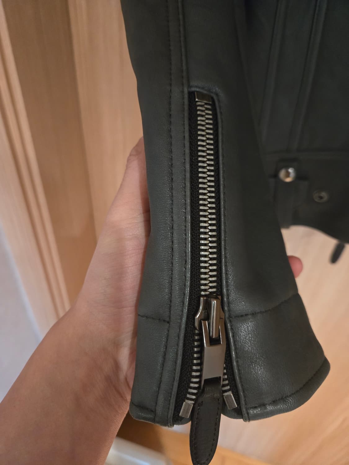 (새제품) 타임옴므 천연 양가죽 하이넥 라이더 자켓 (100) 상품이미지4