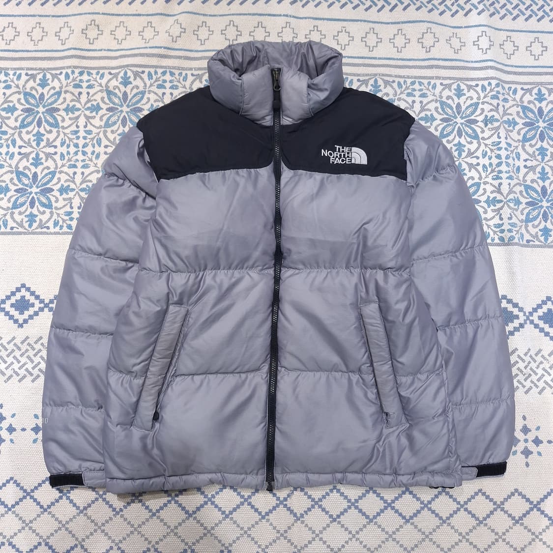 노스페이스 700 그레이 블랙 배색 눕시 화이트라벨 거위털 구스다운 패딩 상품이미지3