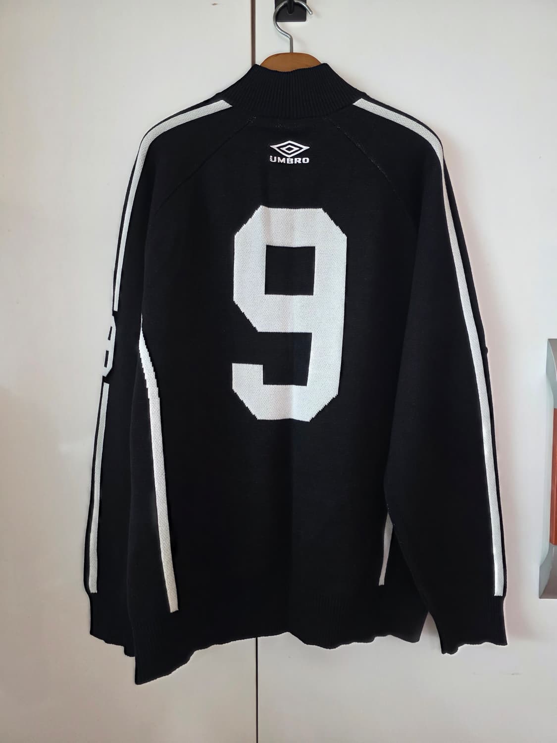 슈프림 x 엄브로 집업 스웨터 블랙 상품이미지2