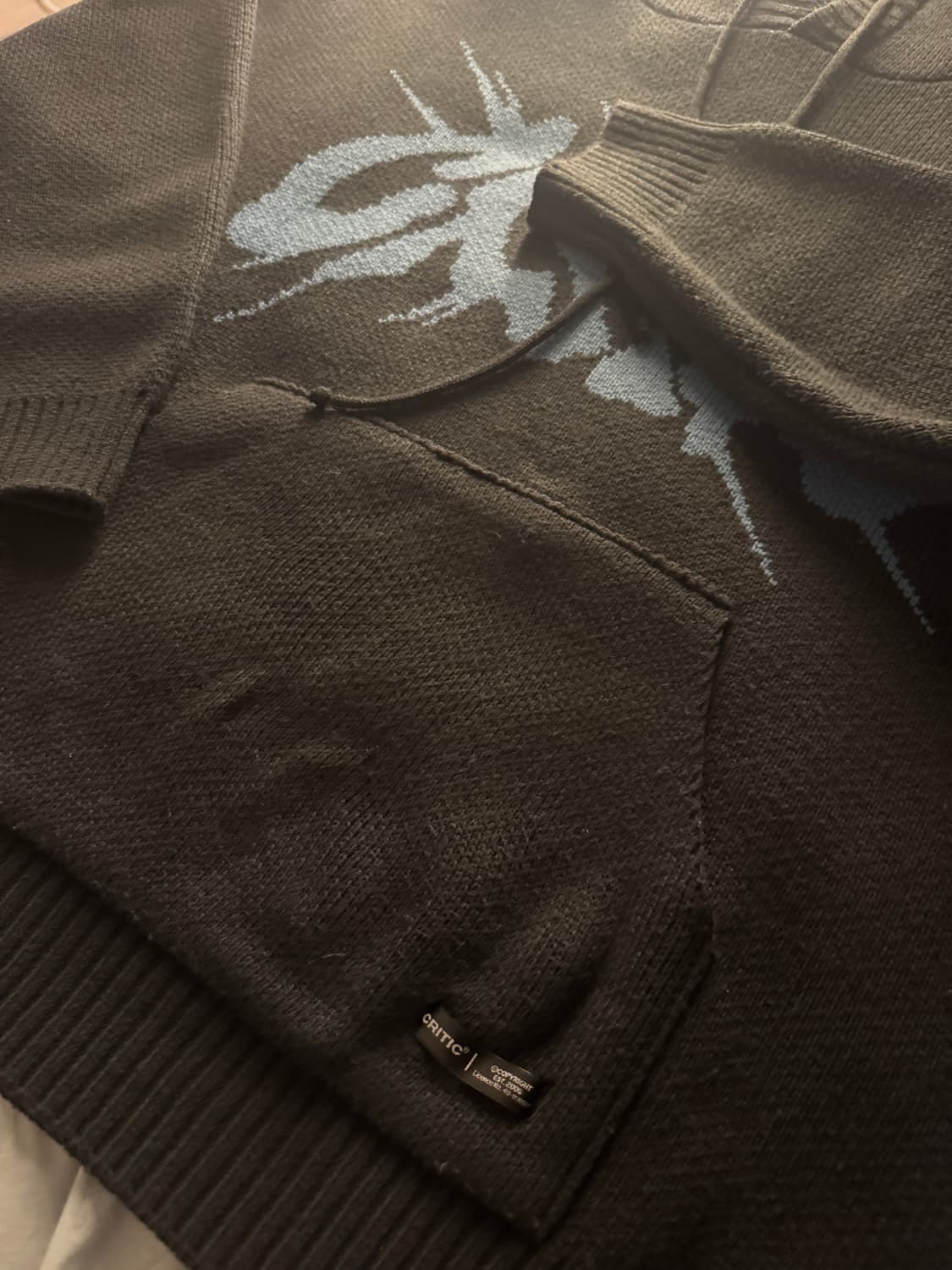 크리틱 GOTH LOGO HOOD KNIT CHARCOAL 상품이미지5