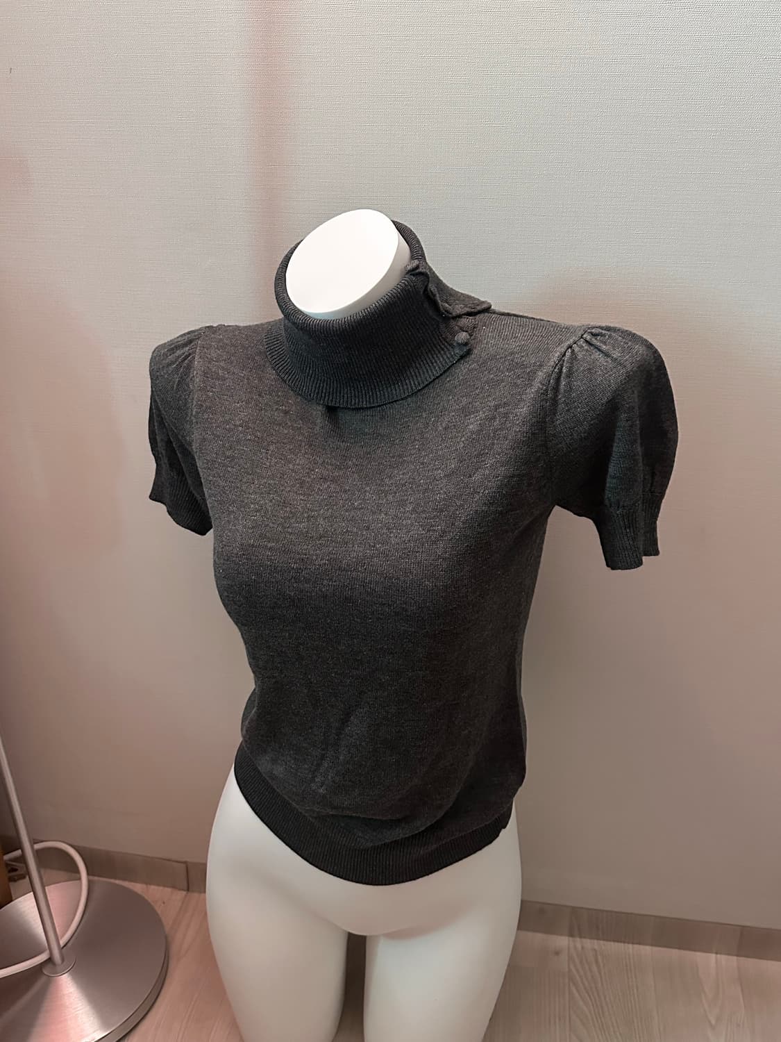 빈티지 버튼 폴라 반소매 니트 상품이미지3