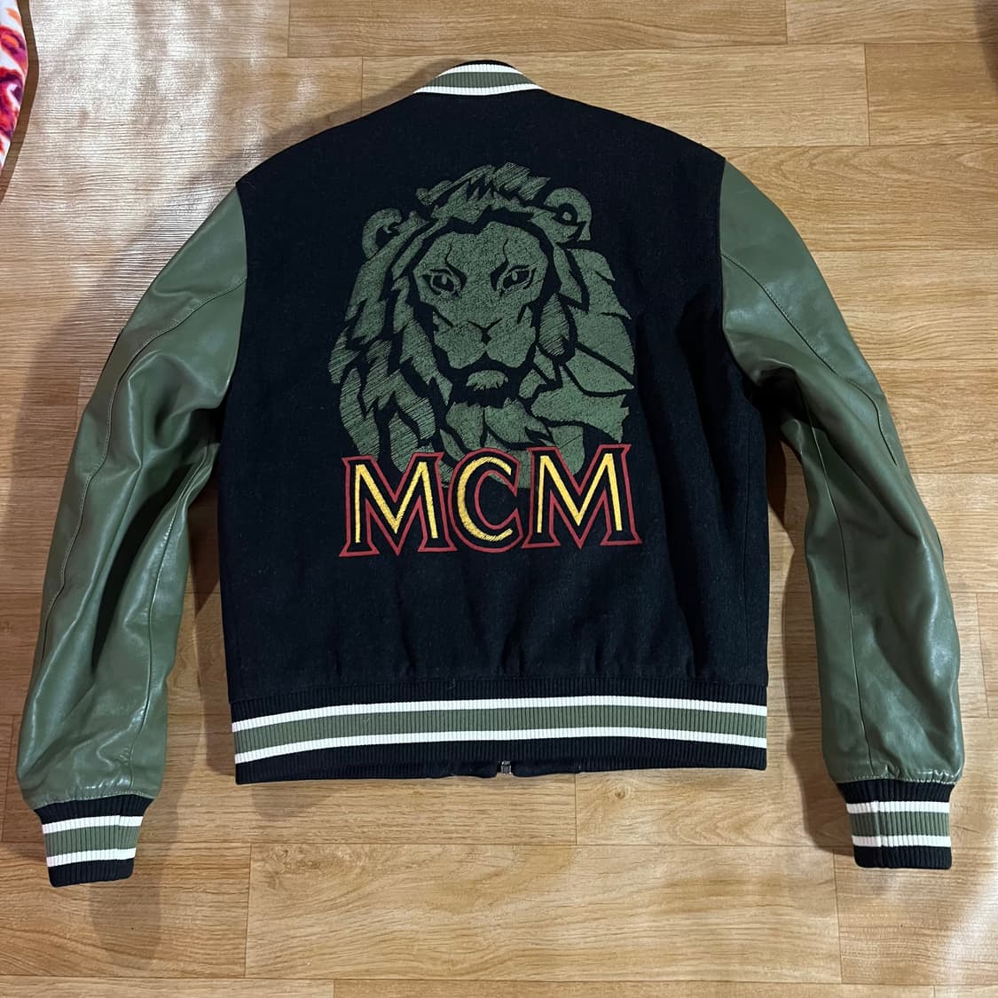 [100] MCM 램스킨 바시티 봄버자켓 상품이미지8