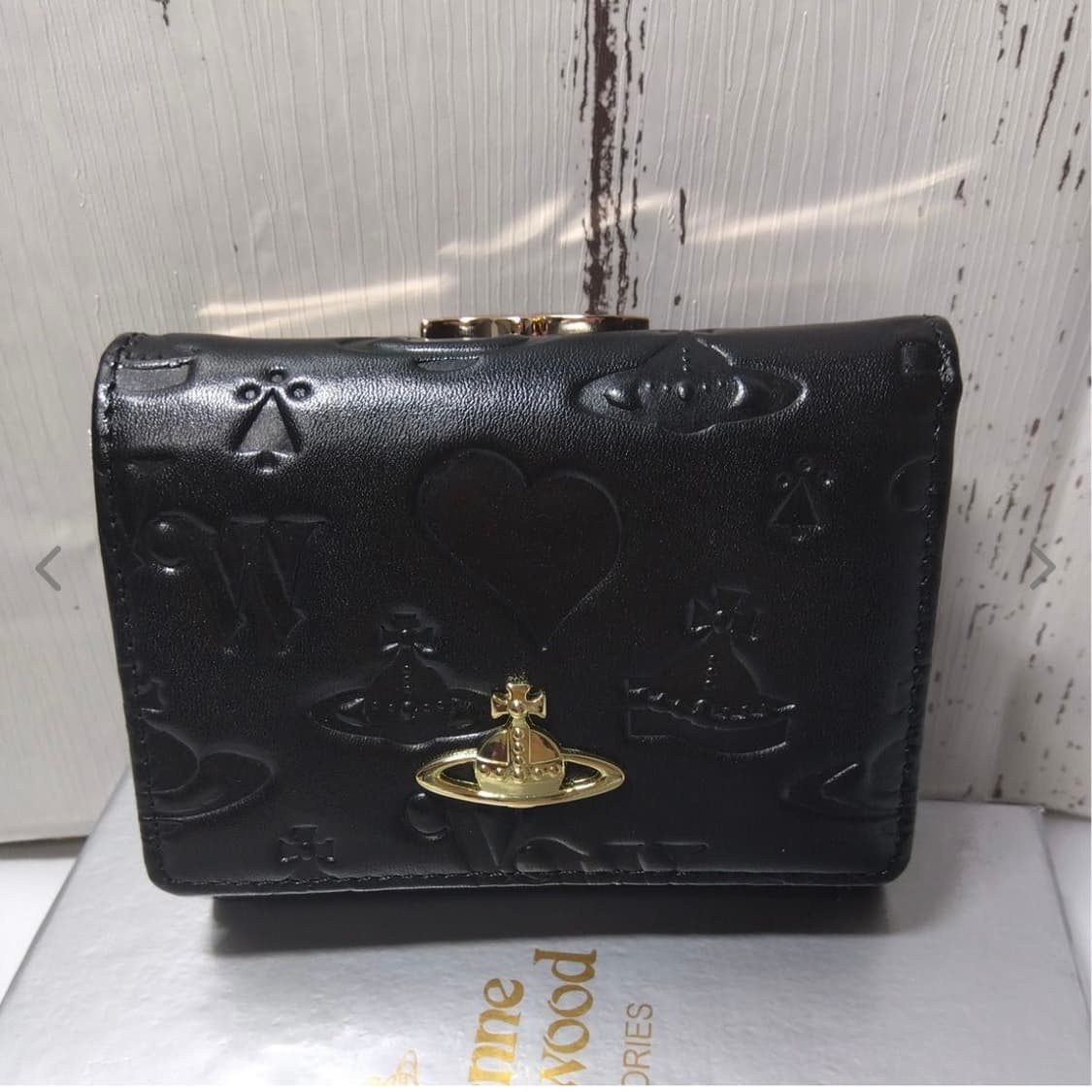 비비안웨스트우드 아카이브 무광 펀칭 레더 금장 orb 하프월렛 반지갑 상품이미지1