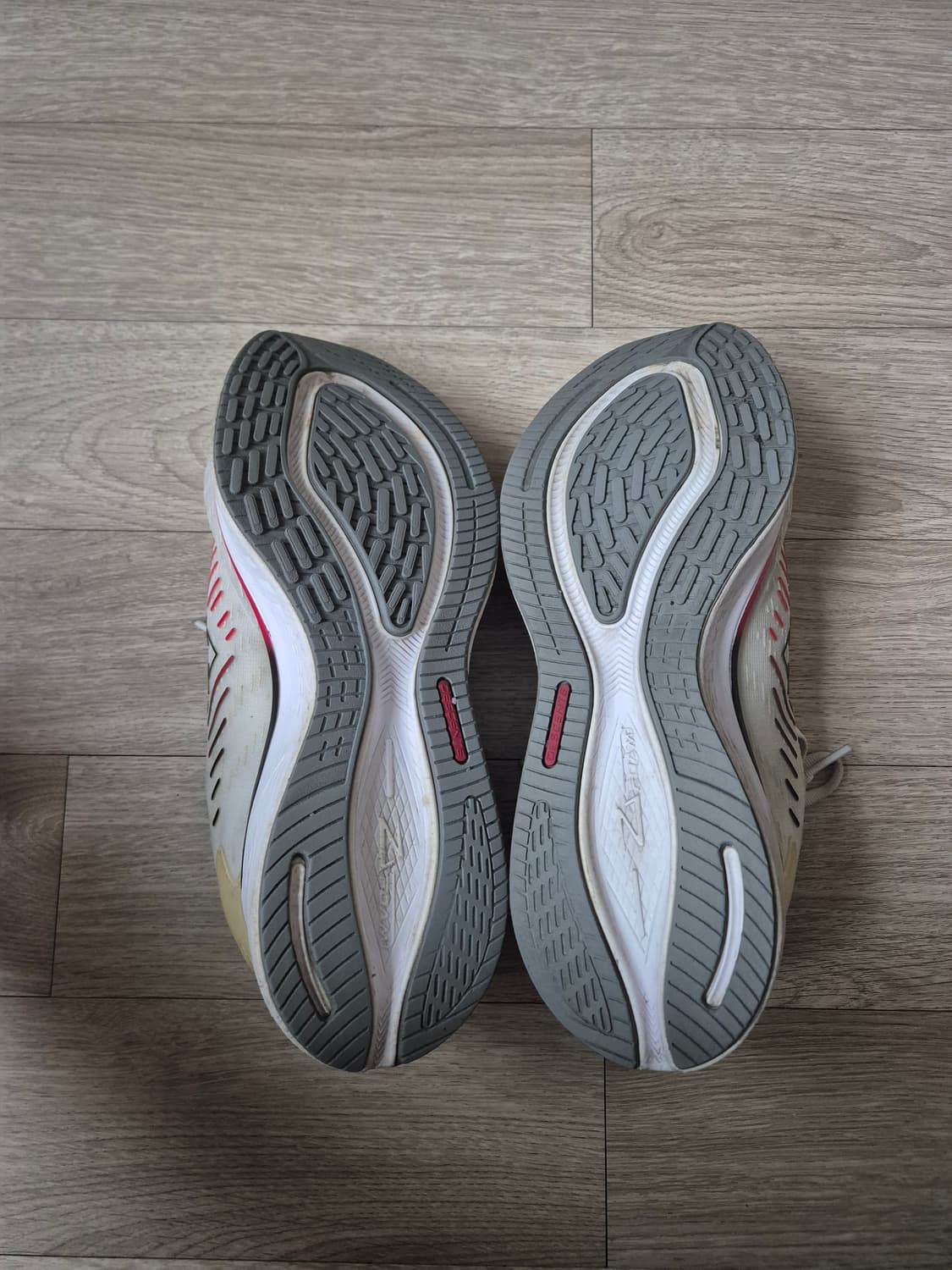 데상트 에너자이트 슈퍼 런닝화 상품이미지6