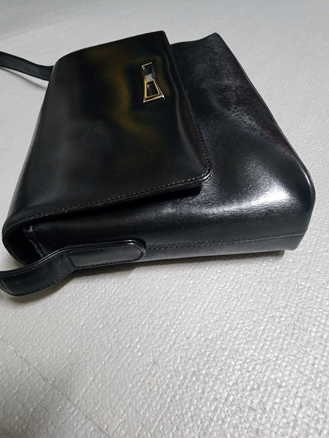 닥스 블랙 유광 숄더백 상품이미지3