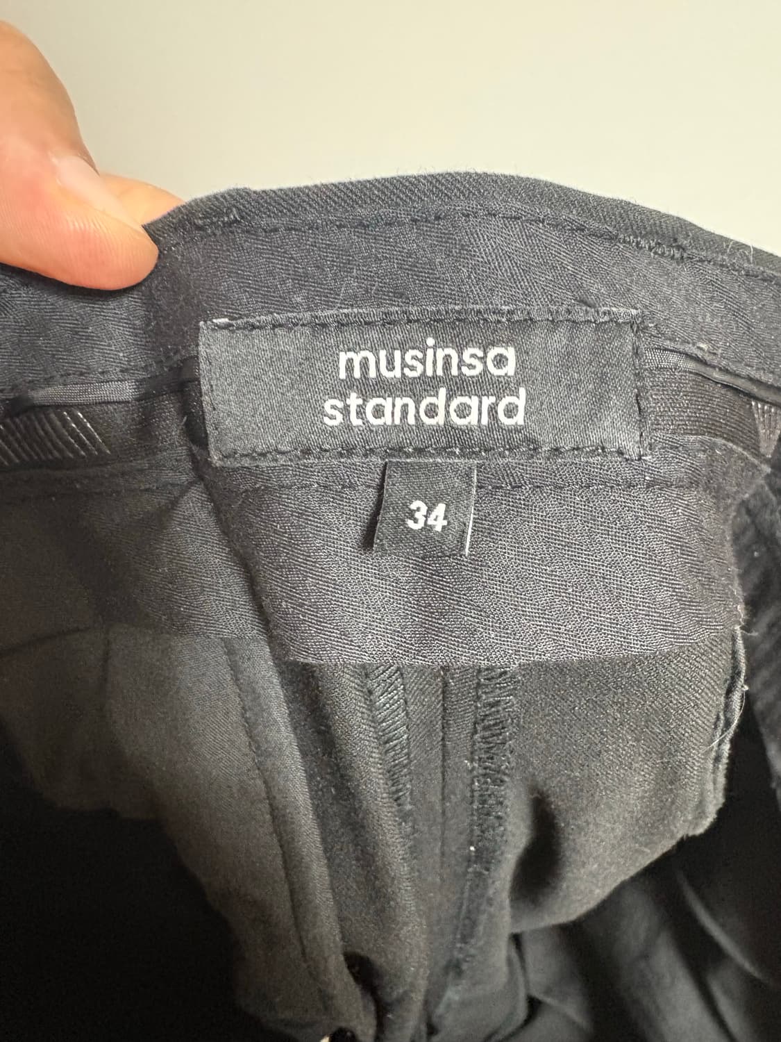 [34] 무신사 스탠다드 히든 밴딩 10부 슬랙스 블랙 상품이미지3