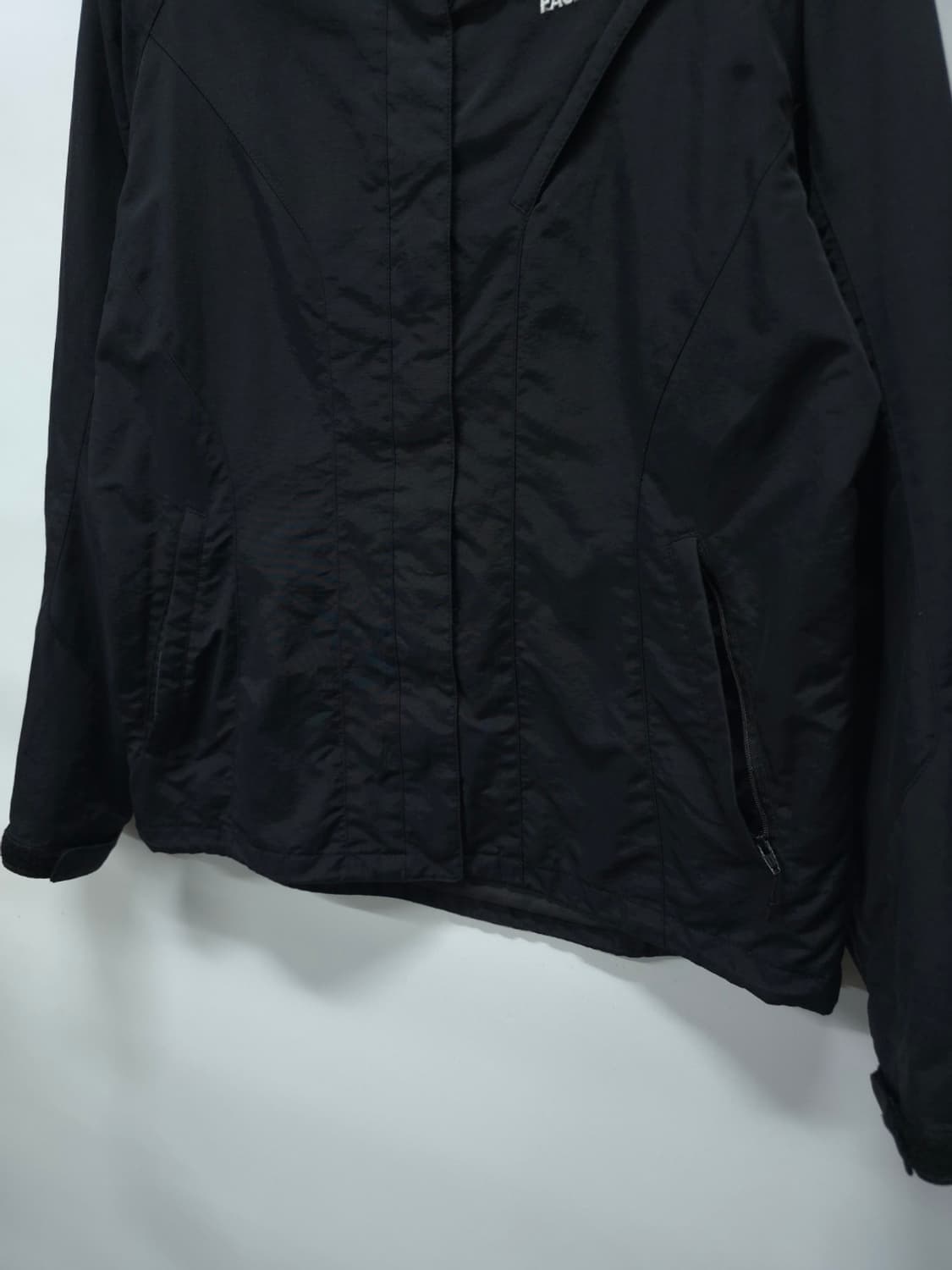 [노스페이스] 여성용 블랙 후드 바람막이 (90사이즈) 상품이미지3