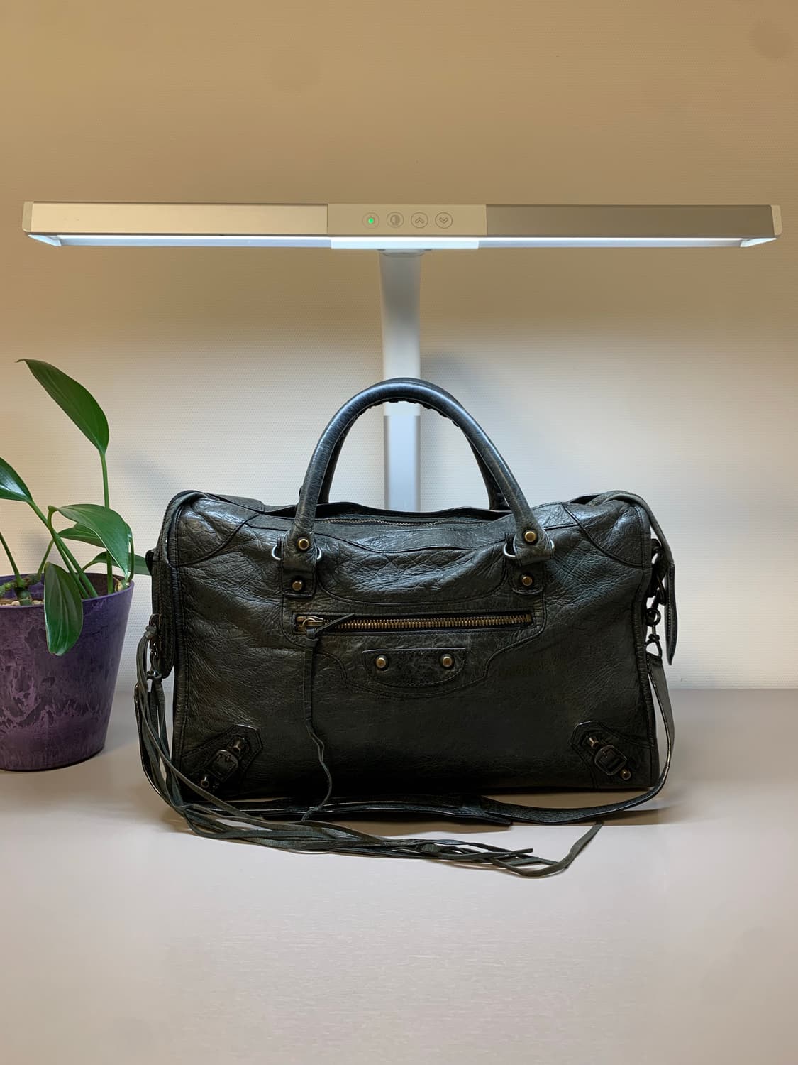 발렌시아가 클래식 모터백 다크그레이 상품이미지2