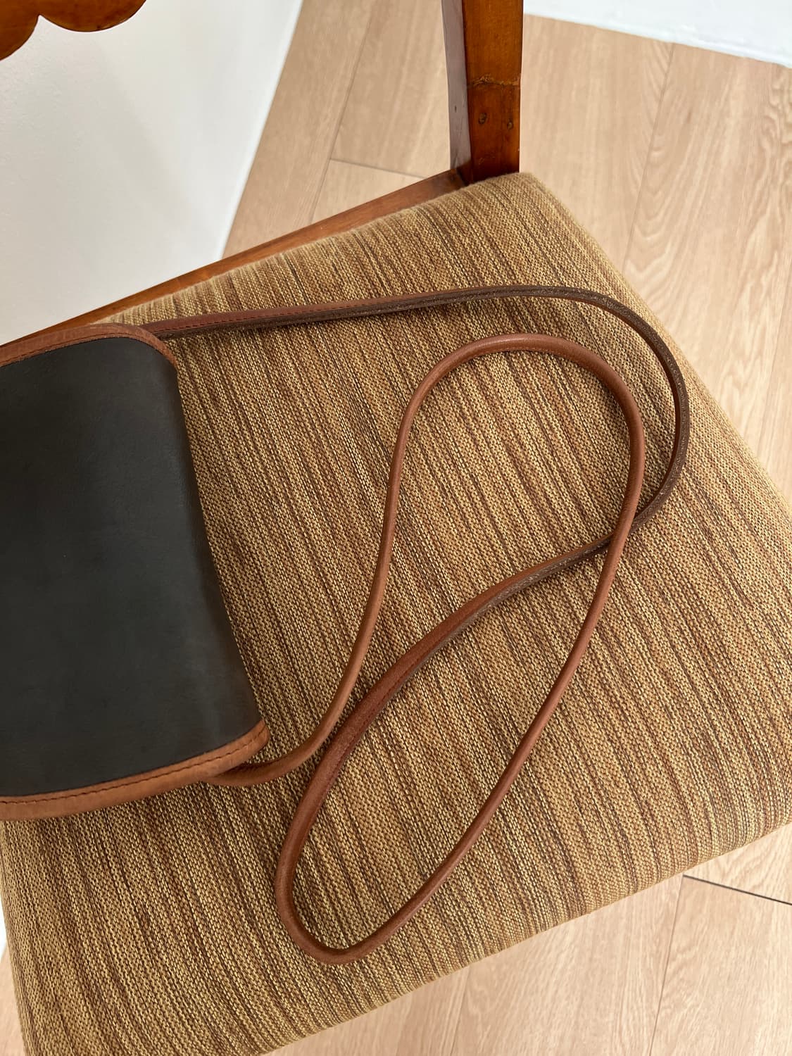 올드 코치 하프문 레더 크로스백 상품이미지9