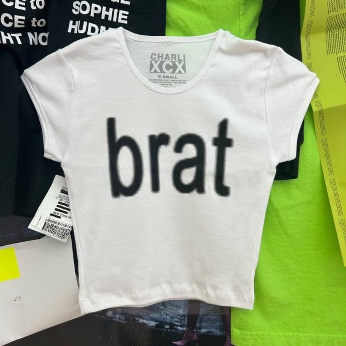 Charli xcx공식 brat  크롭 티셔츠 상품이미지2