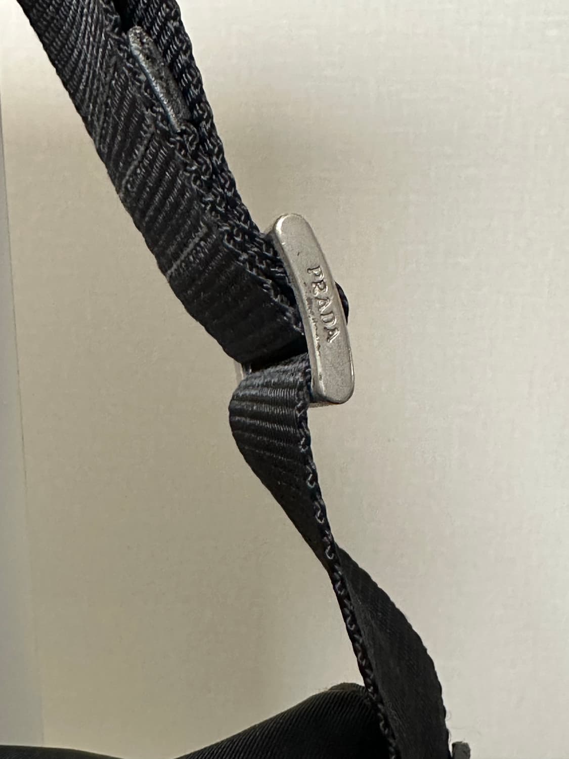 프라다 투버클 메신저백 나일론 포코노 테수토 숄더백 상품이미지6