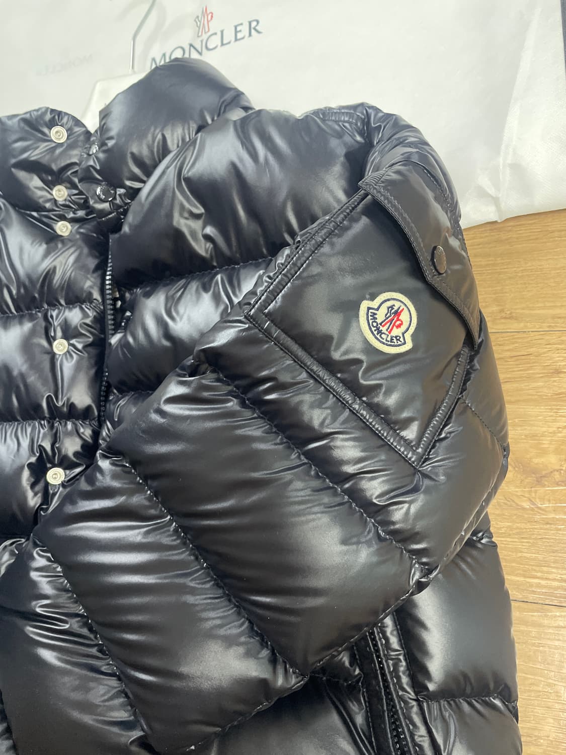 몽클레어 Lule 숏패딩 블랙 2사이즈 판매합니다. 상태완벽 상품이미지3