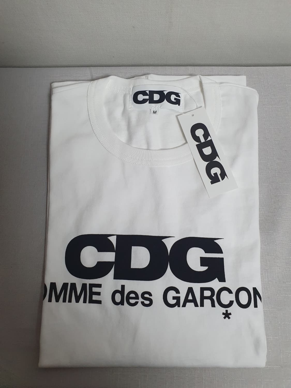 CDG 꼼데가르송 로고 반팔티 화이트 M 새상품 상품이미지4