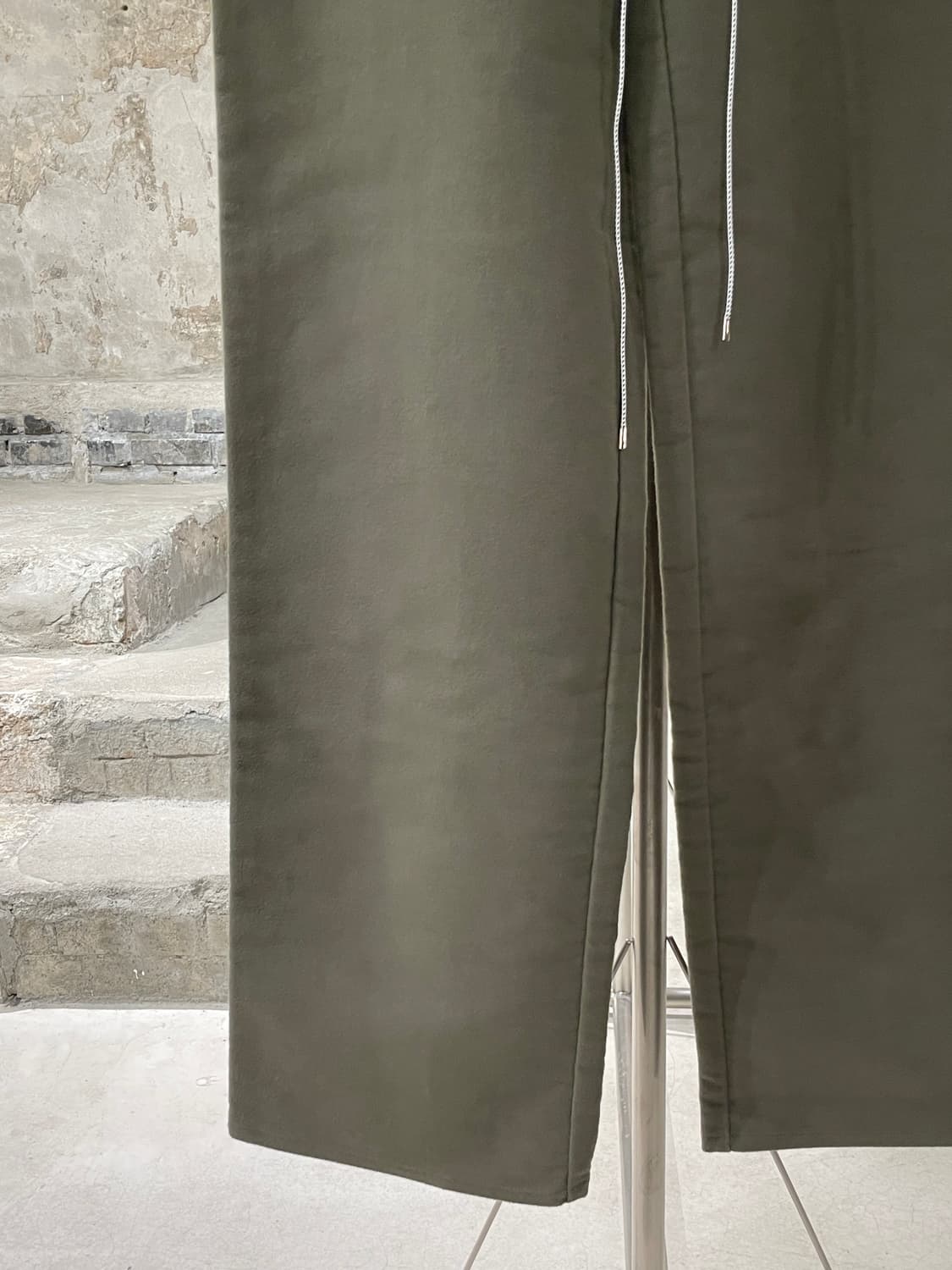 애프터홈워크 카키 스트링 스웻 팬츠 상품이미지4