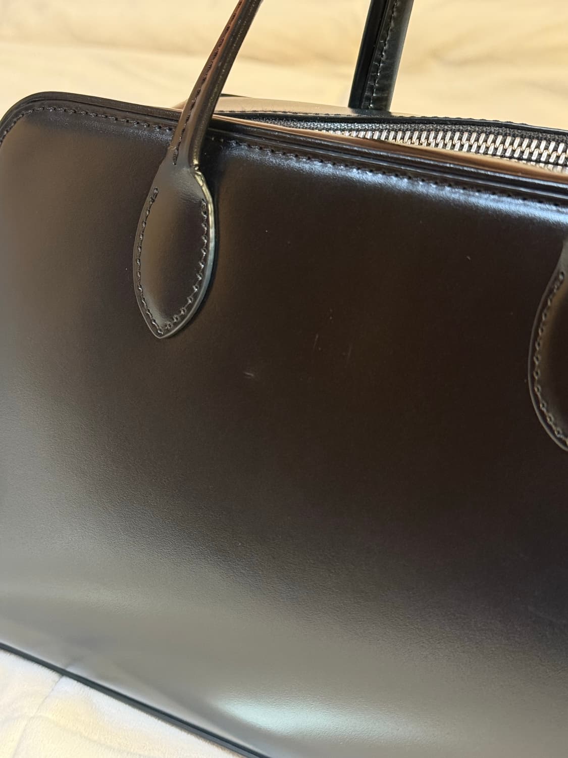 투티에 로케백 스몰 블랙 토트백 상품이미지6