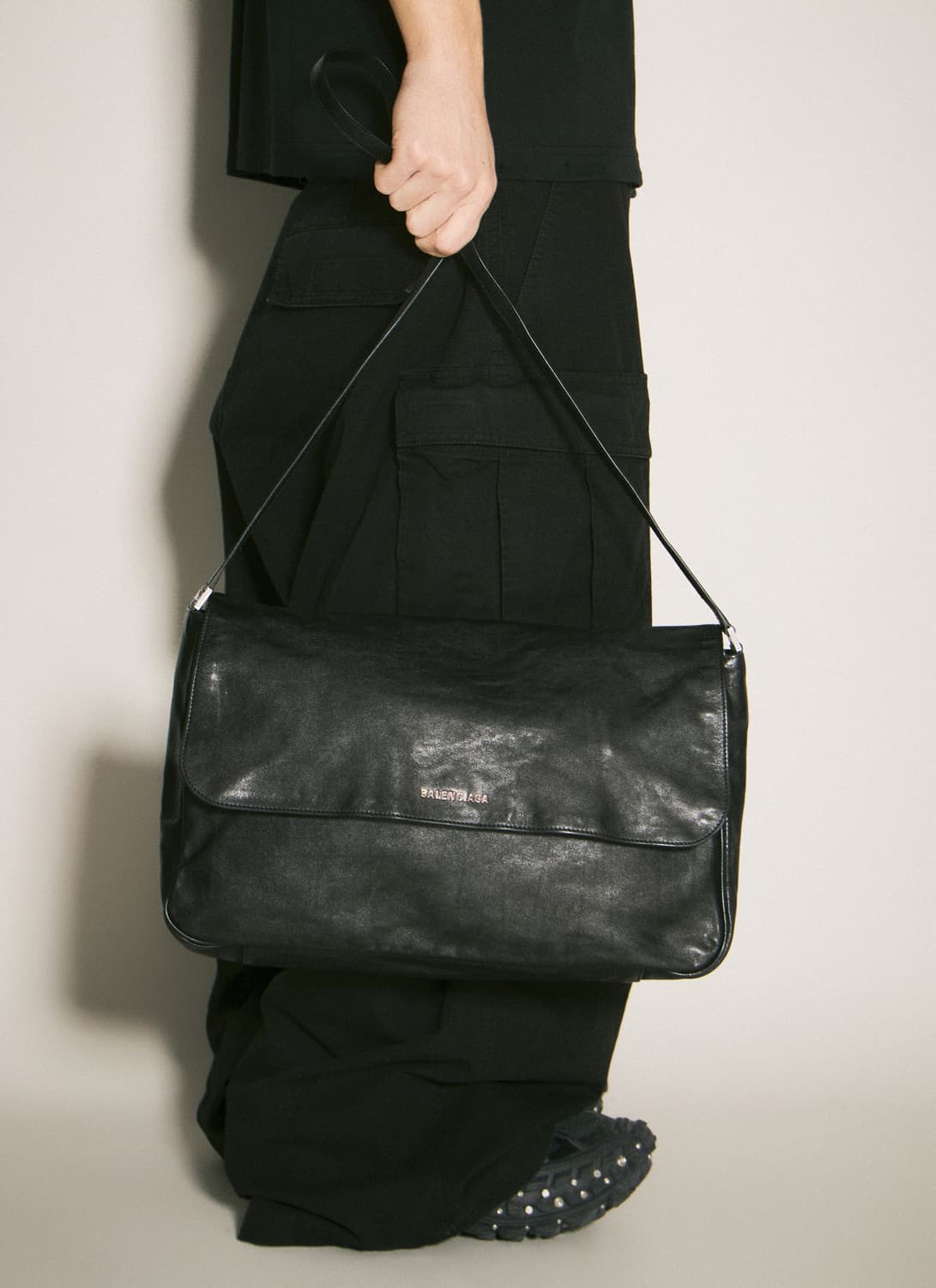 발렌시아가 Grungy Medium Messenger Bag 상품이미지2