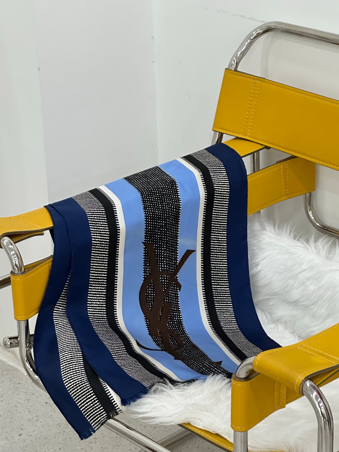 입생로랑 실크 머플러 상품이미지1