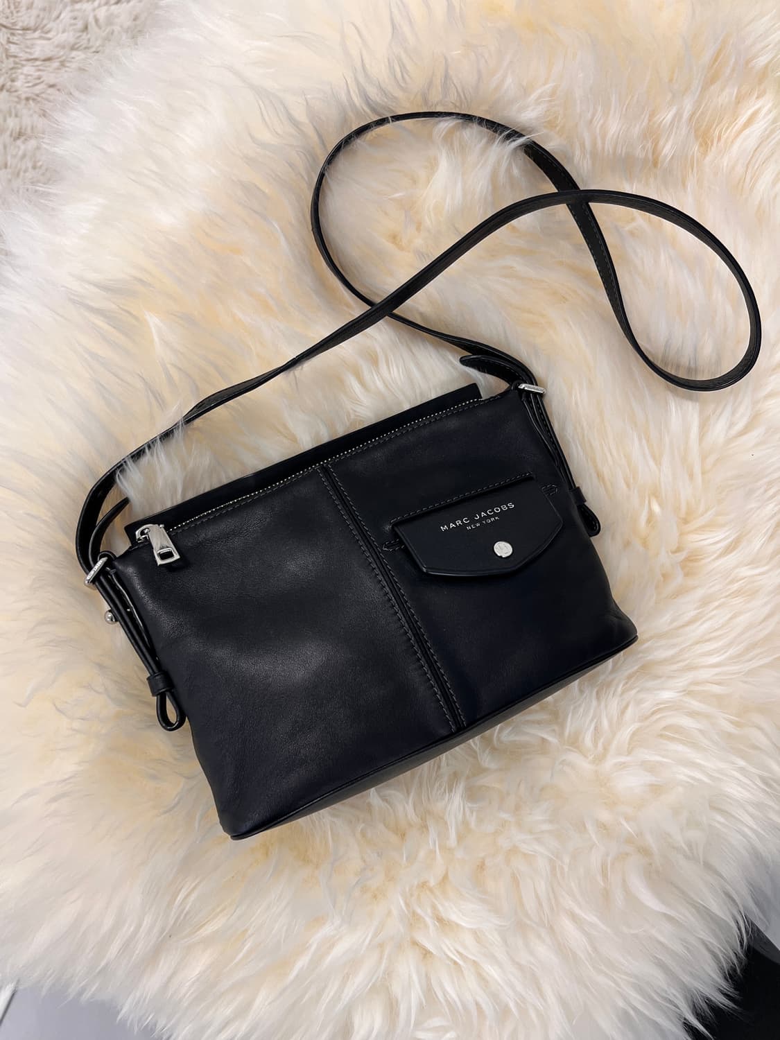 마크제이콥스 블랙 가죽 크로스백 상품이미지1