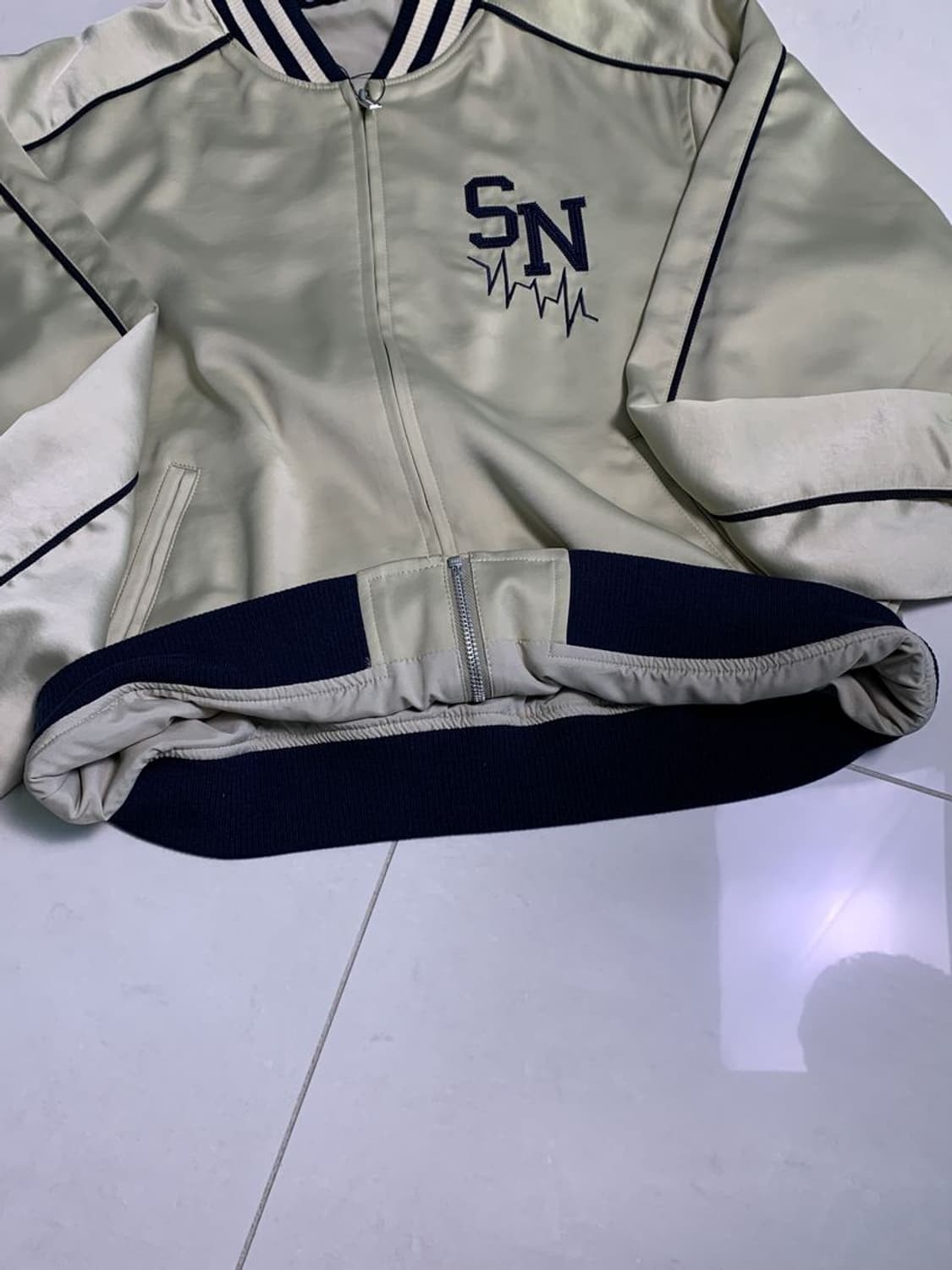 SATIN RIBBED BLOUSON 상품이미지3