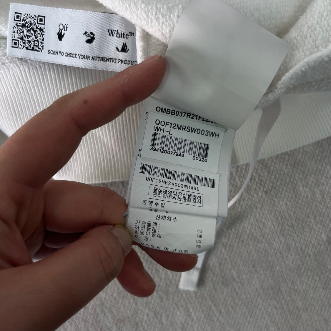 105 오프화이트 카라비지오 프린트 화이트 후드티 상품이미지9