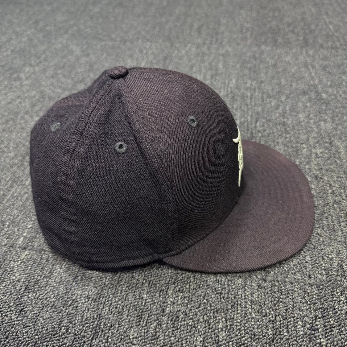 뉴에라 x 피어오브갓 에센셜 울 네이비 캡 상품이미지4