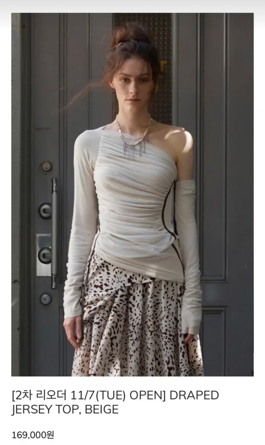 Niller 원숄더 드레이프 탑 베이지 상품이미지2
