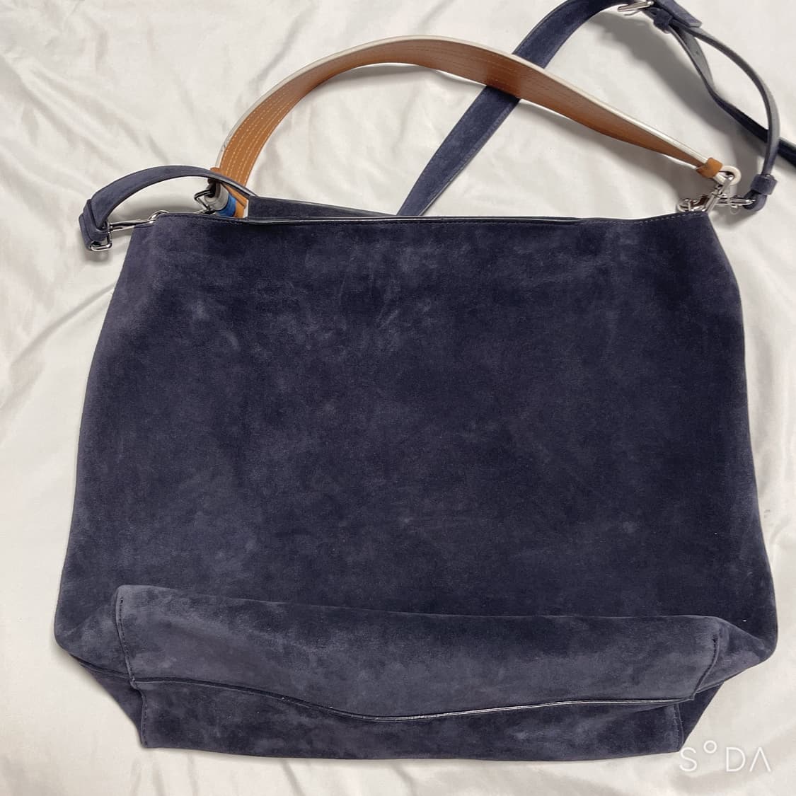 띠어리 스웨이드 숄더백 네이비 상품이미지4