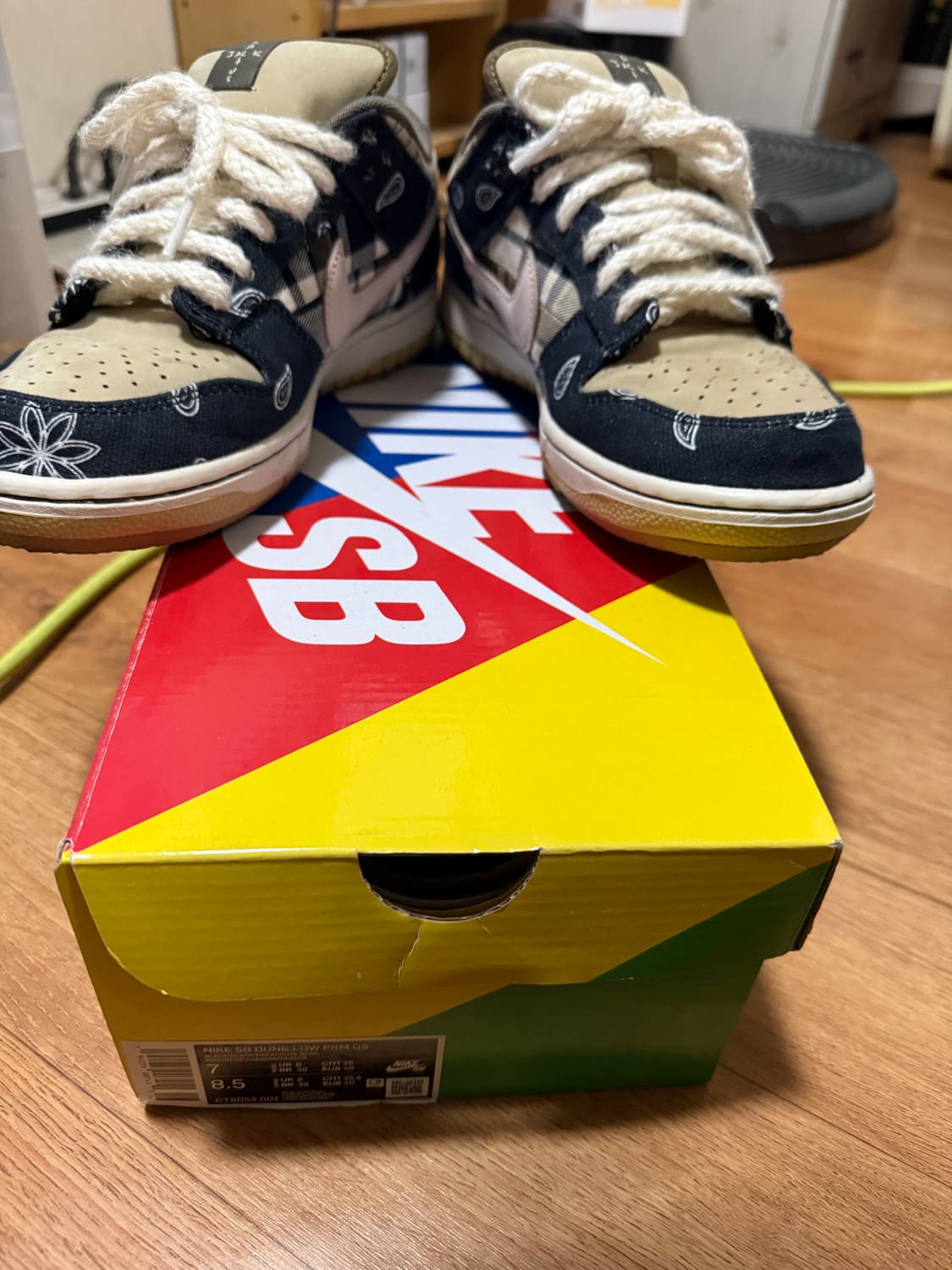 [250] 나이키 x 트래비스 스캇 SB 덩크 로우 상품이미지2