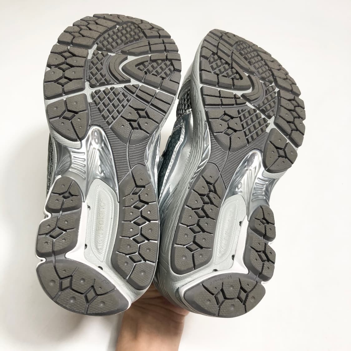 뉴발란스 1906R 실버 235 상품이미지7