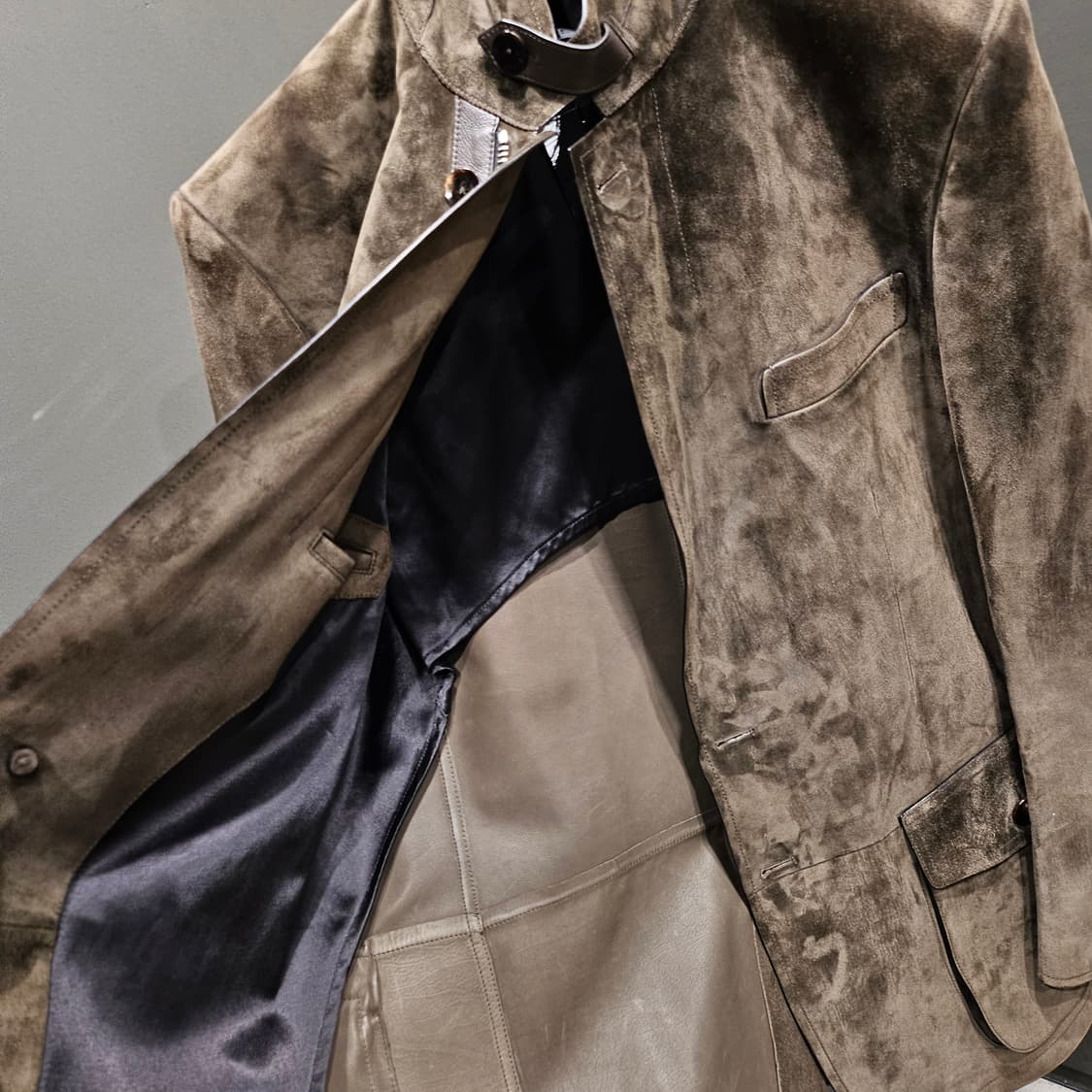 톰포드 레더트리밍 스웨이드 블레이저 자켓 상품이미지5