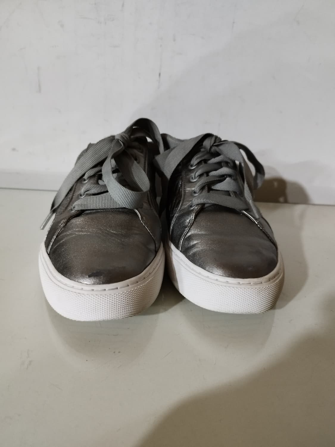 240mm 7m 토리버치 퀼팅 실버 메탈릭 스니커즈 상품이미지3