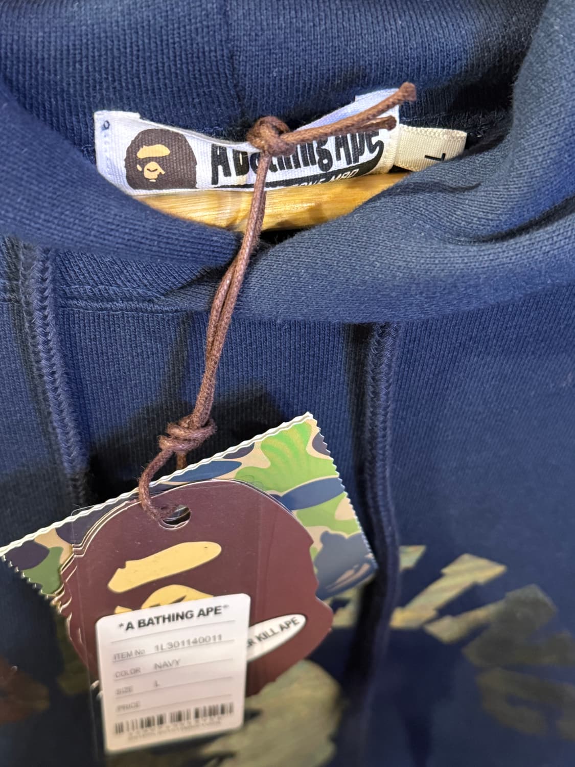 베이프 홀로그램 로고 네이비 후드티 상품이미지2