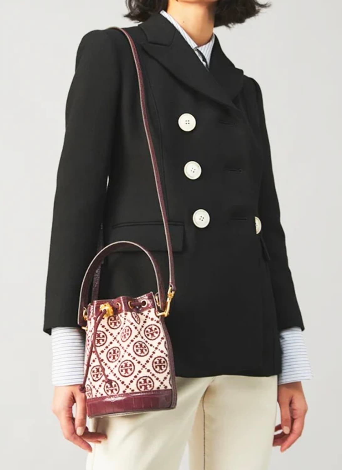 토리버치 T모노그램 로고 크로스 버킷백  상품이미지4