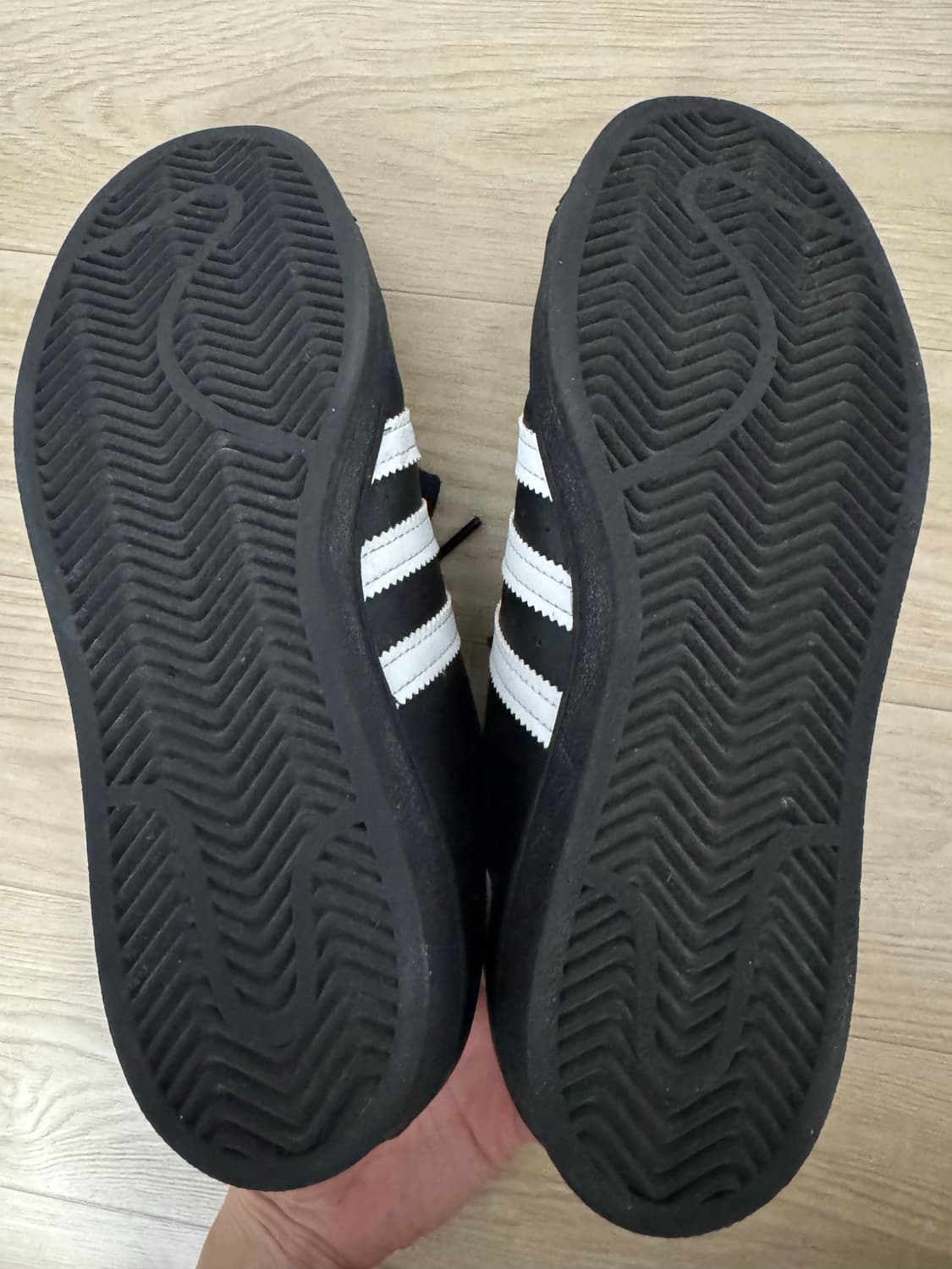 슈퍼스타 255사이즈 팝니다! 상품이미지3