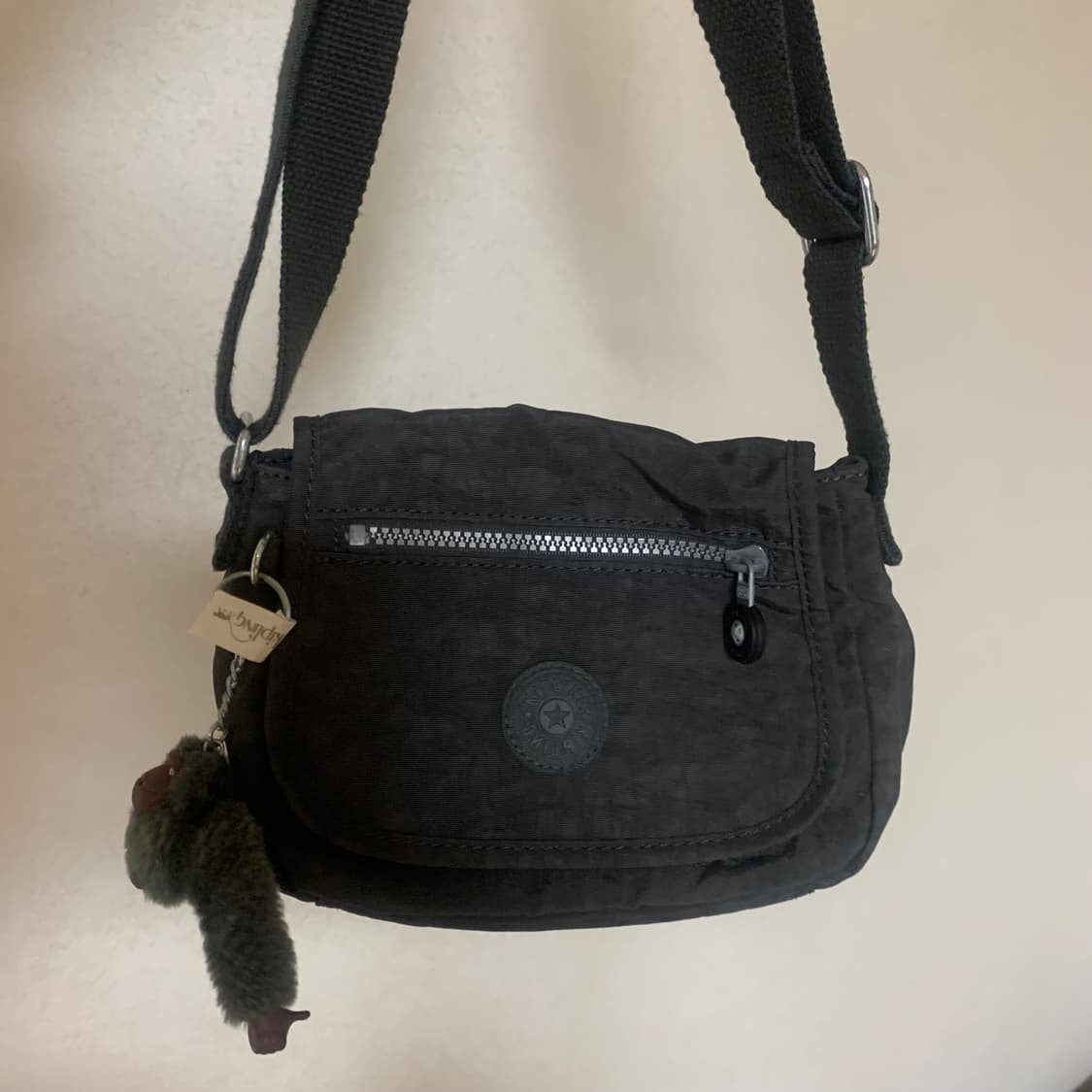 키플링 숄더백 차콜 상품이미지1