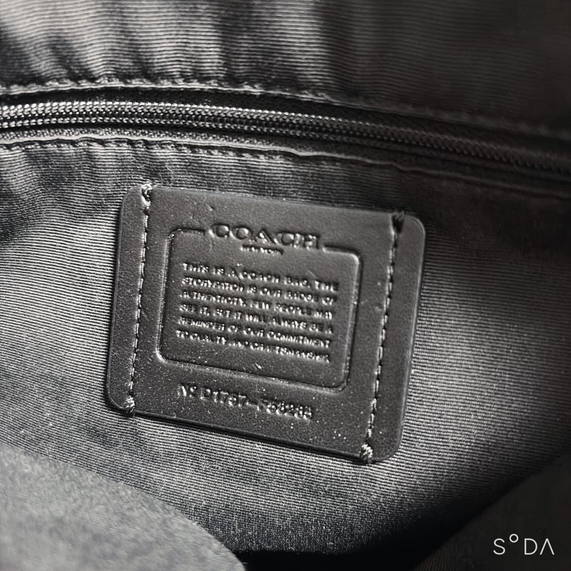 코치 시그니처 블랙 크로스백 상품이미지8