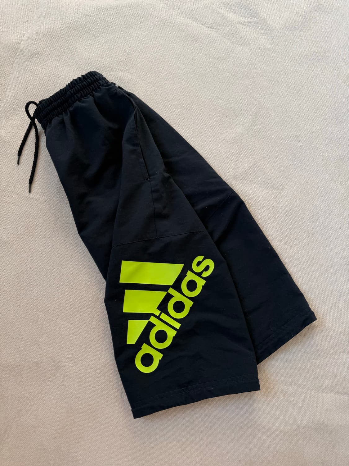 아디다스 미디움 반바지 상품이미지3