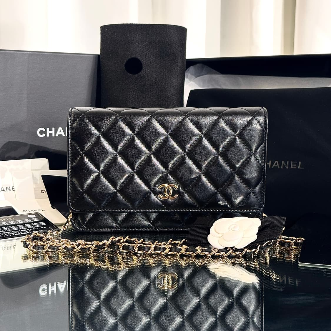 A+ / 샤넬 클래식 WOC 램스킨 골드 까멜리아 체인백 AP0250  상품이미지2