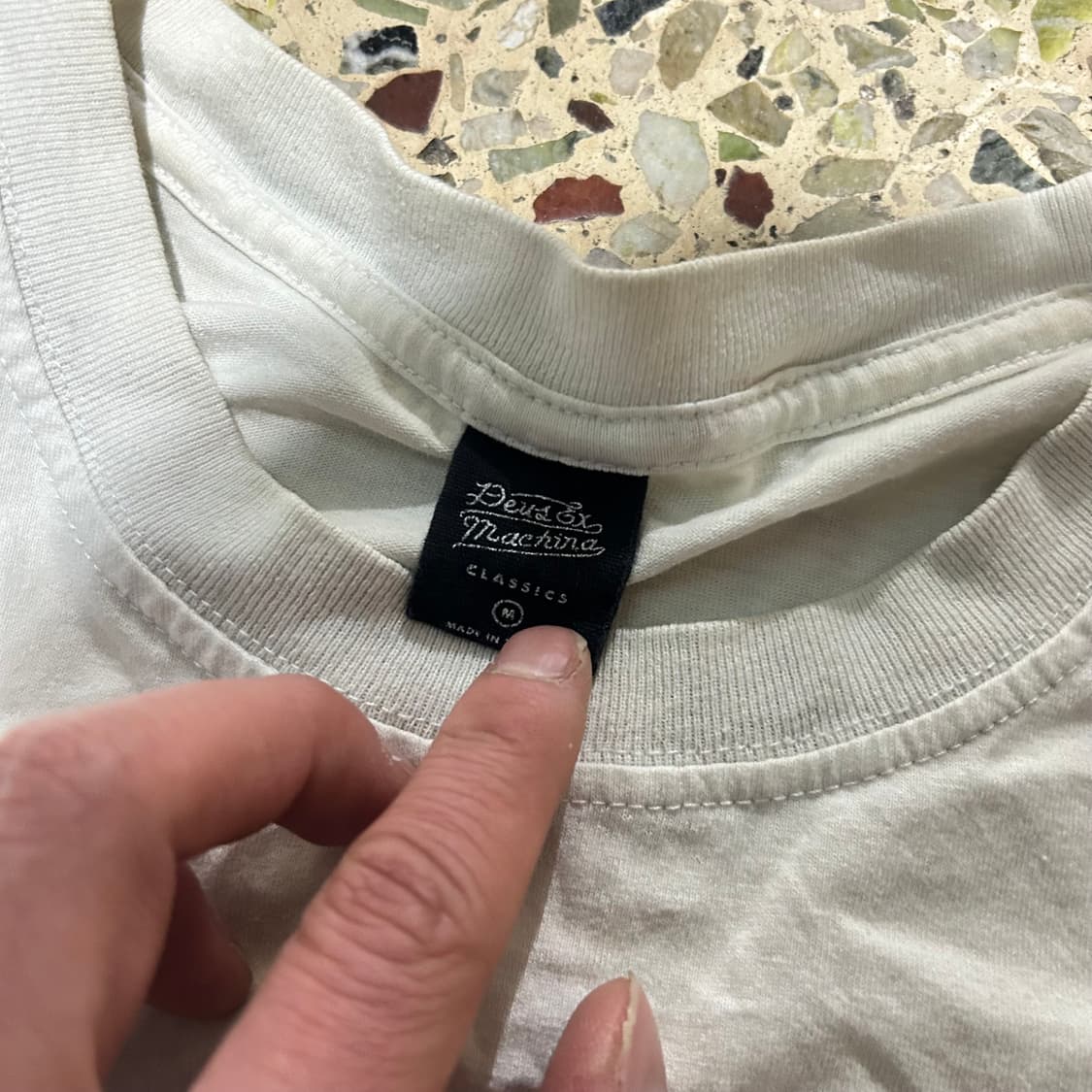 데우스 엑스 마키나 (Deus Ex machina) 데우스 로고 티셔츠 상품이미지4