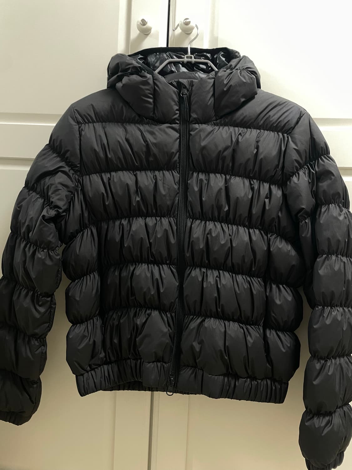 무신사스탠다드우먼 우먼즈 후디드 셔링 라이트 다운 재킷 무댄타드경량패딩 상품이미지4