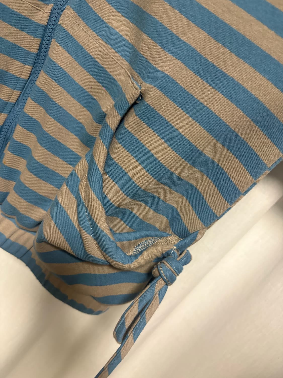 썸플레이스 후드짚업 상품이미지4