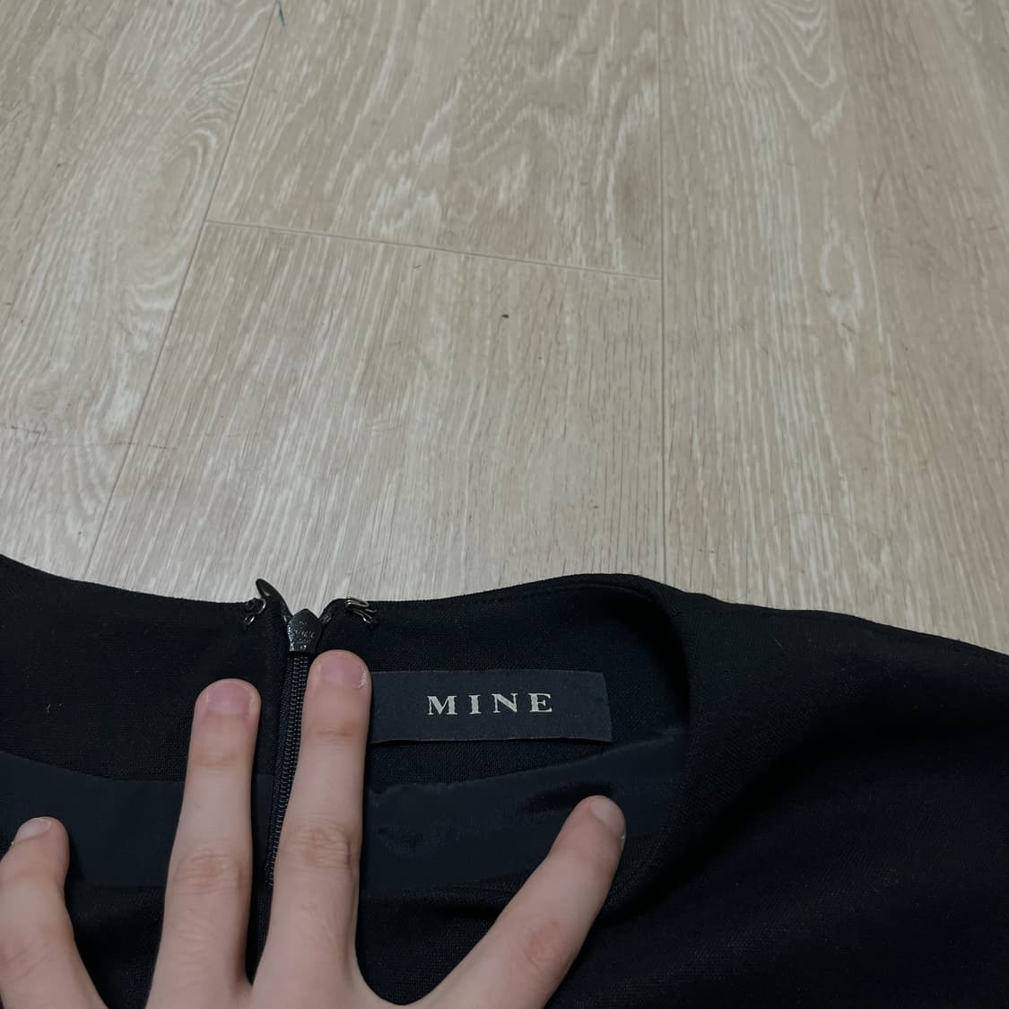 한섬 마인 여성 미니멀 라운드 원피스 88-98-165  상품이미지4