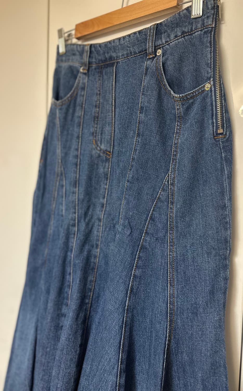 한섬시스템 청 데님 언발란스 훌 스커트 상품이미지4