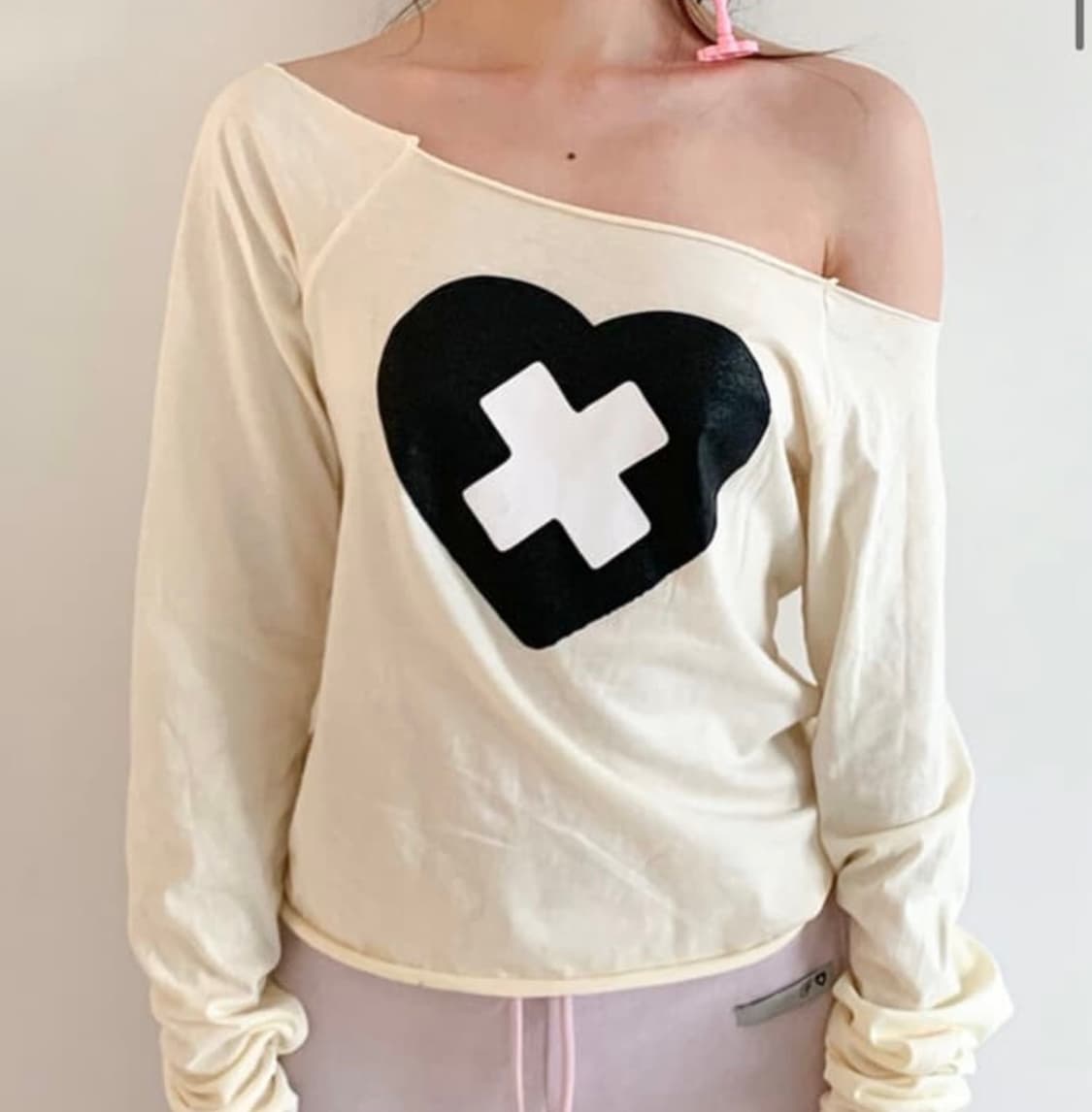 샵페어리 크로스 하트 컷 오프 티셔츠 상품이미지1