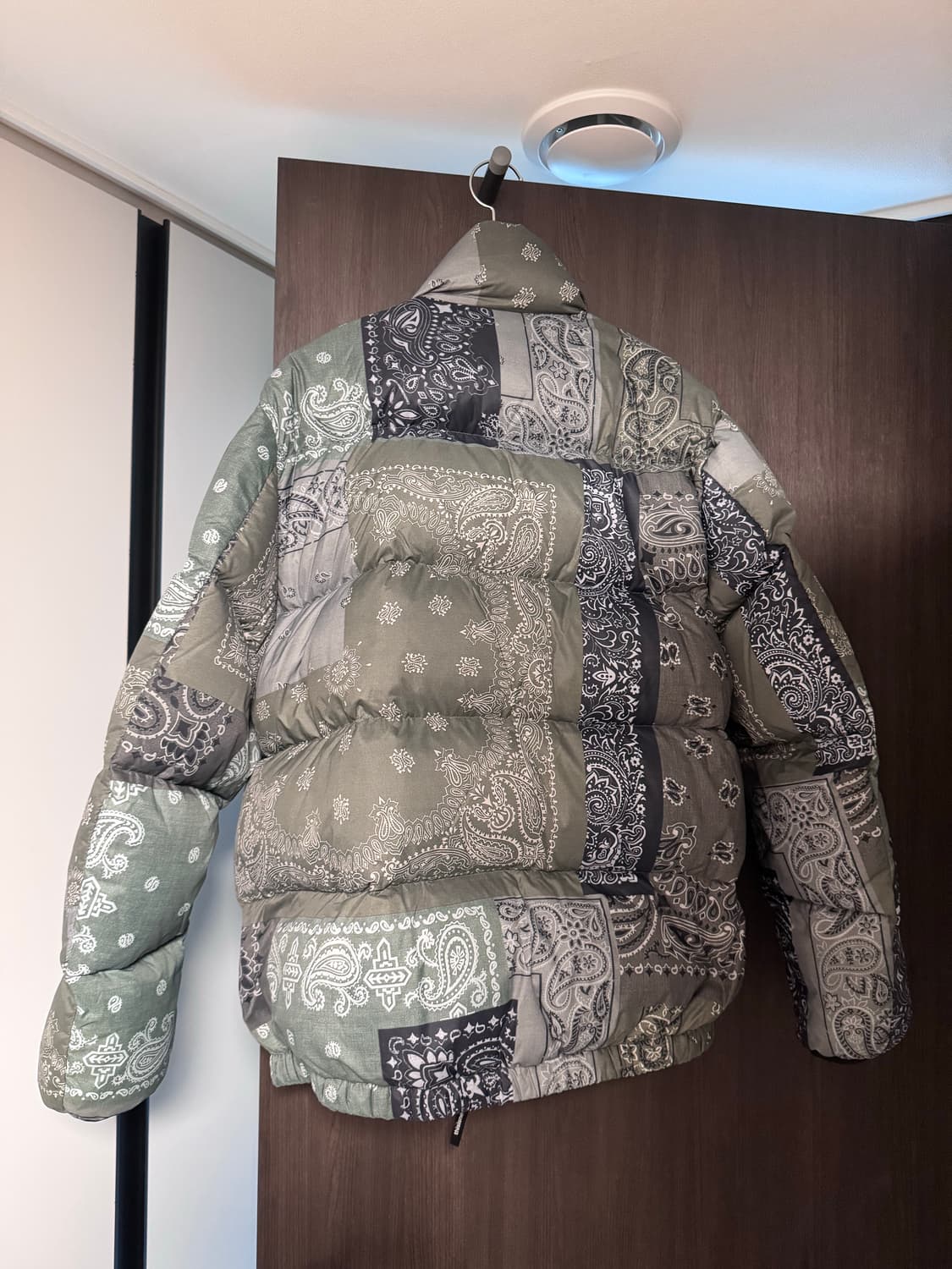 디스이즈네버댓 페이즐리 패딩 xs 상품이미지2