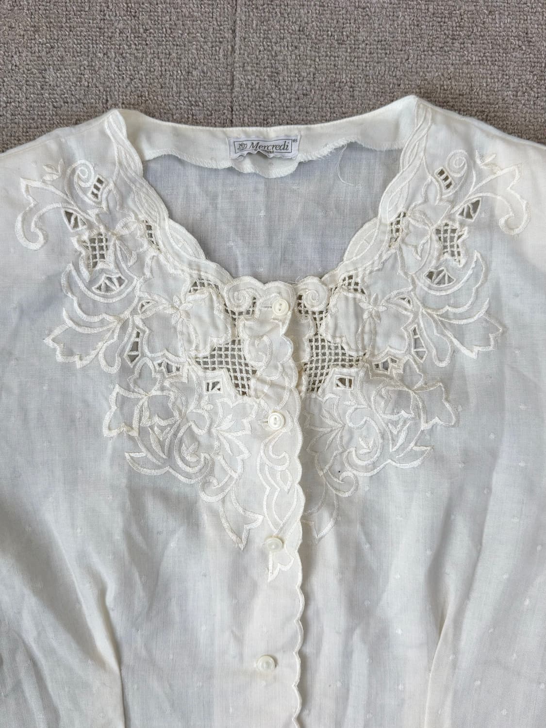 펀칭 자수 & 턱 포인트 빈티지 블라우스 상품이미지2