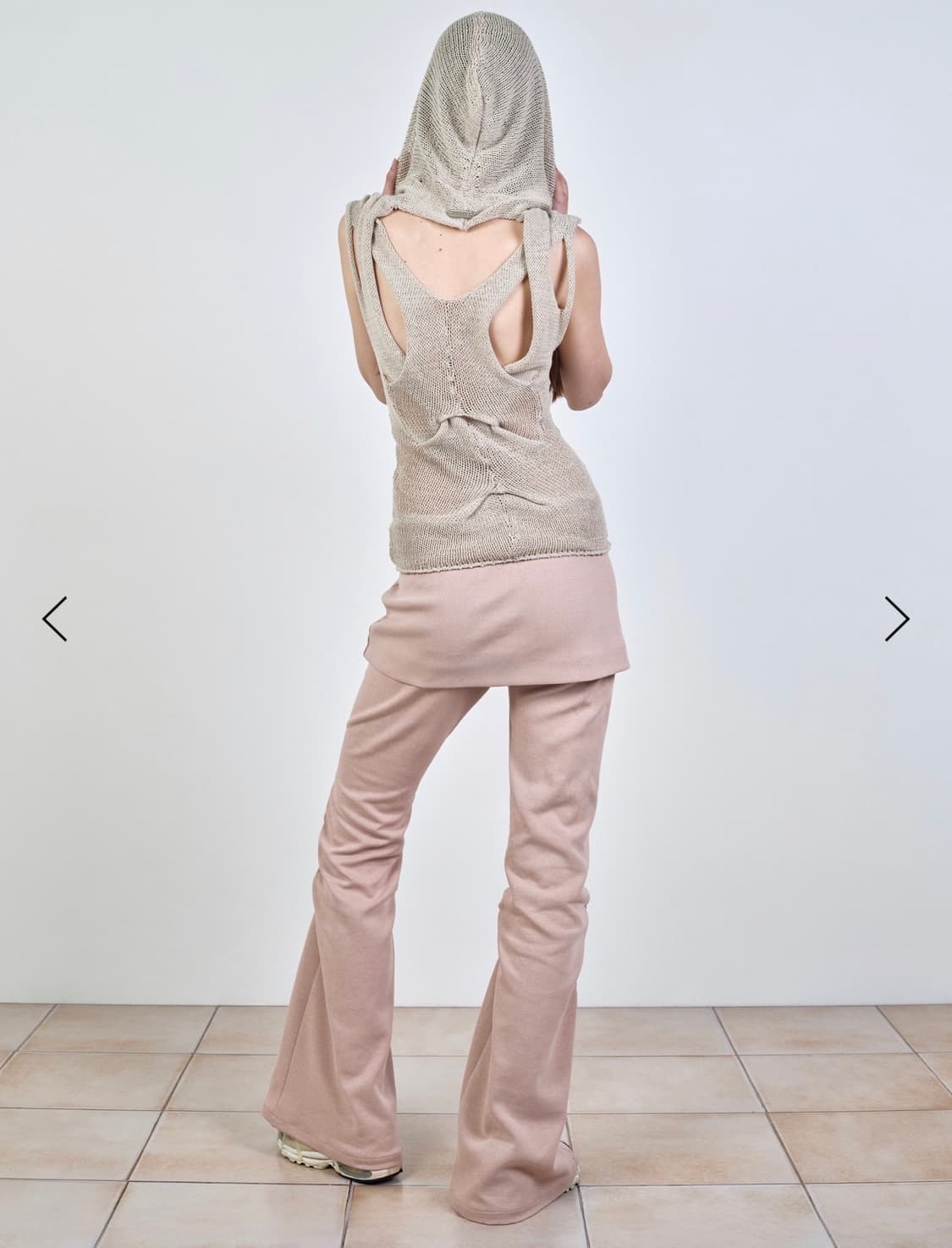 나체 OUT IN KNITTED SLEEVELESS DUSTY BEIGE 상품이미지1